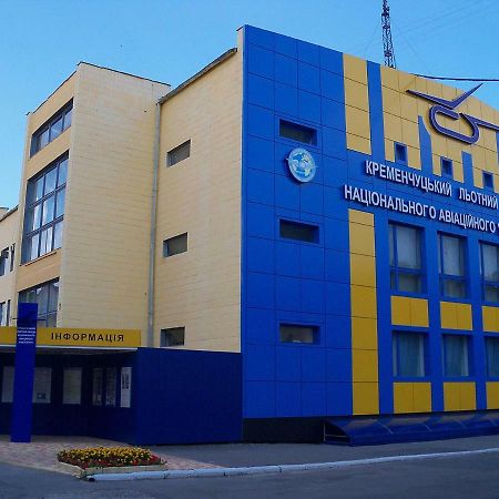 Апартаменты На Победы 25 كريمنشوك المظهر الخارجي الصورة